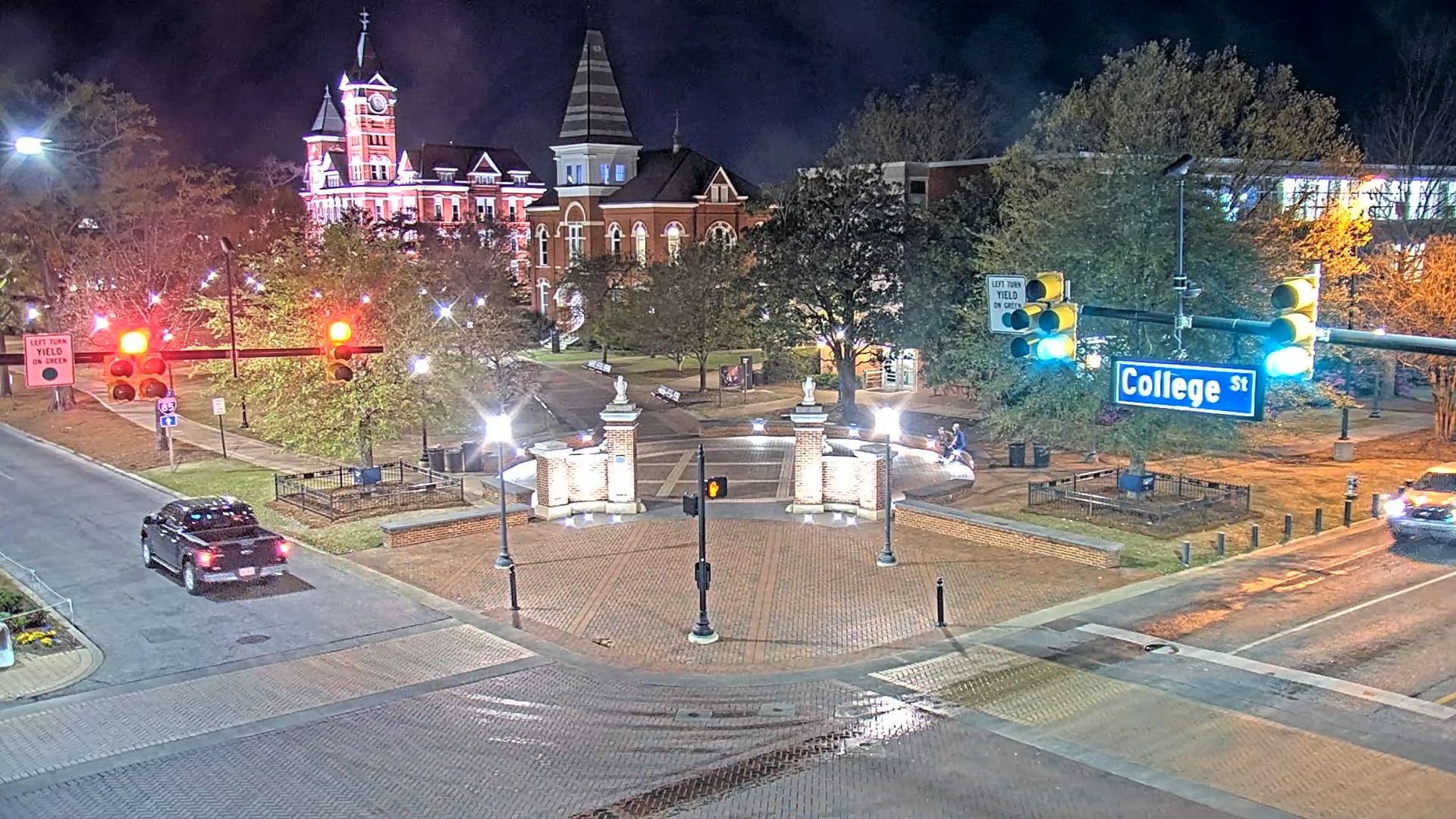 Live Cam from Toomer’s Corner – Auburn University  Alabama