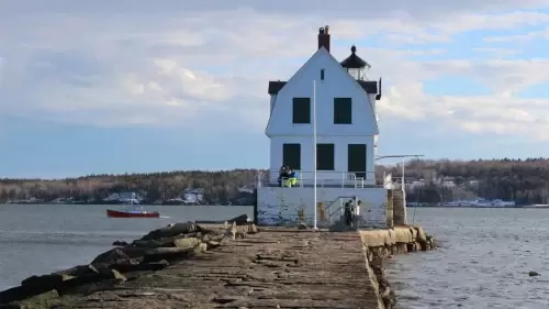 Rockland Breakwater Lighthouse Live Cam – Maine