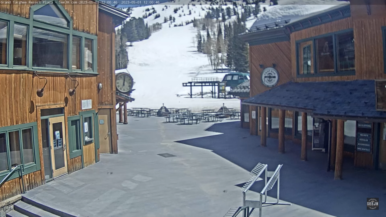 Grand Targhee Resort Plaza Live Webcam – Wyoming, USA