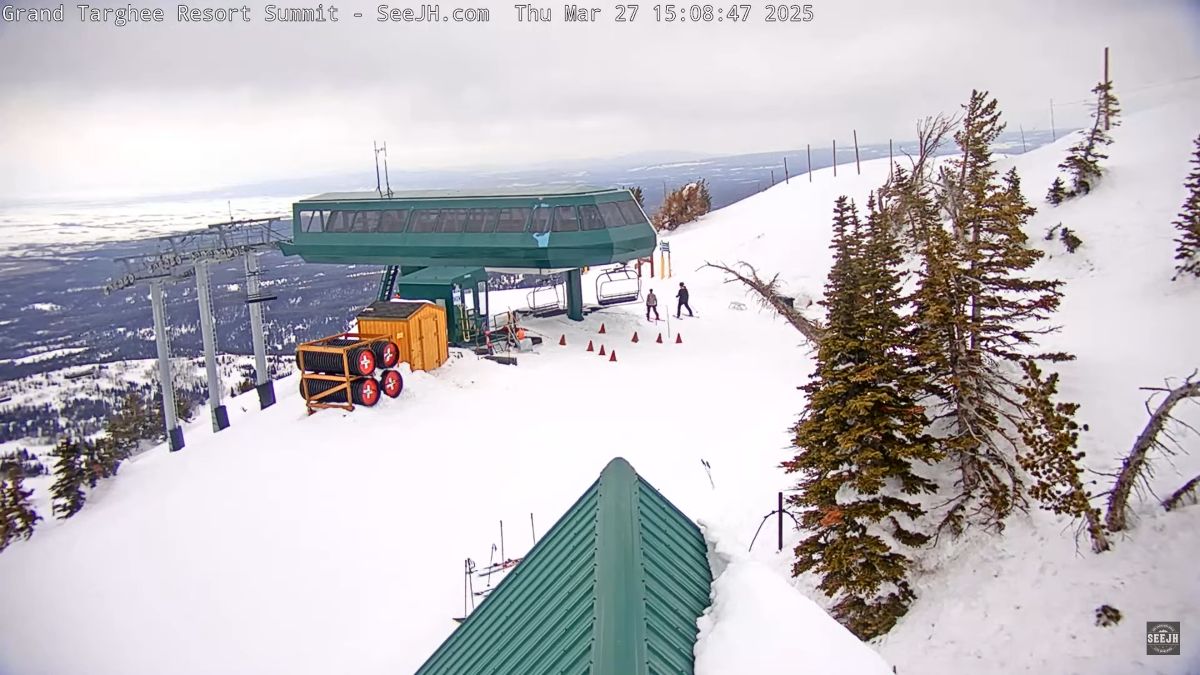Grand Targhee Resort Summit Plaza Live Cam – Alta