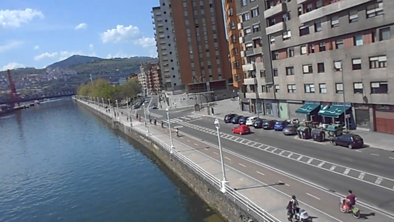 Puente De Deusto Live Webcam – Bilbao, Spain
