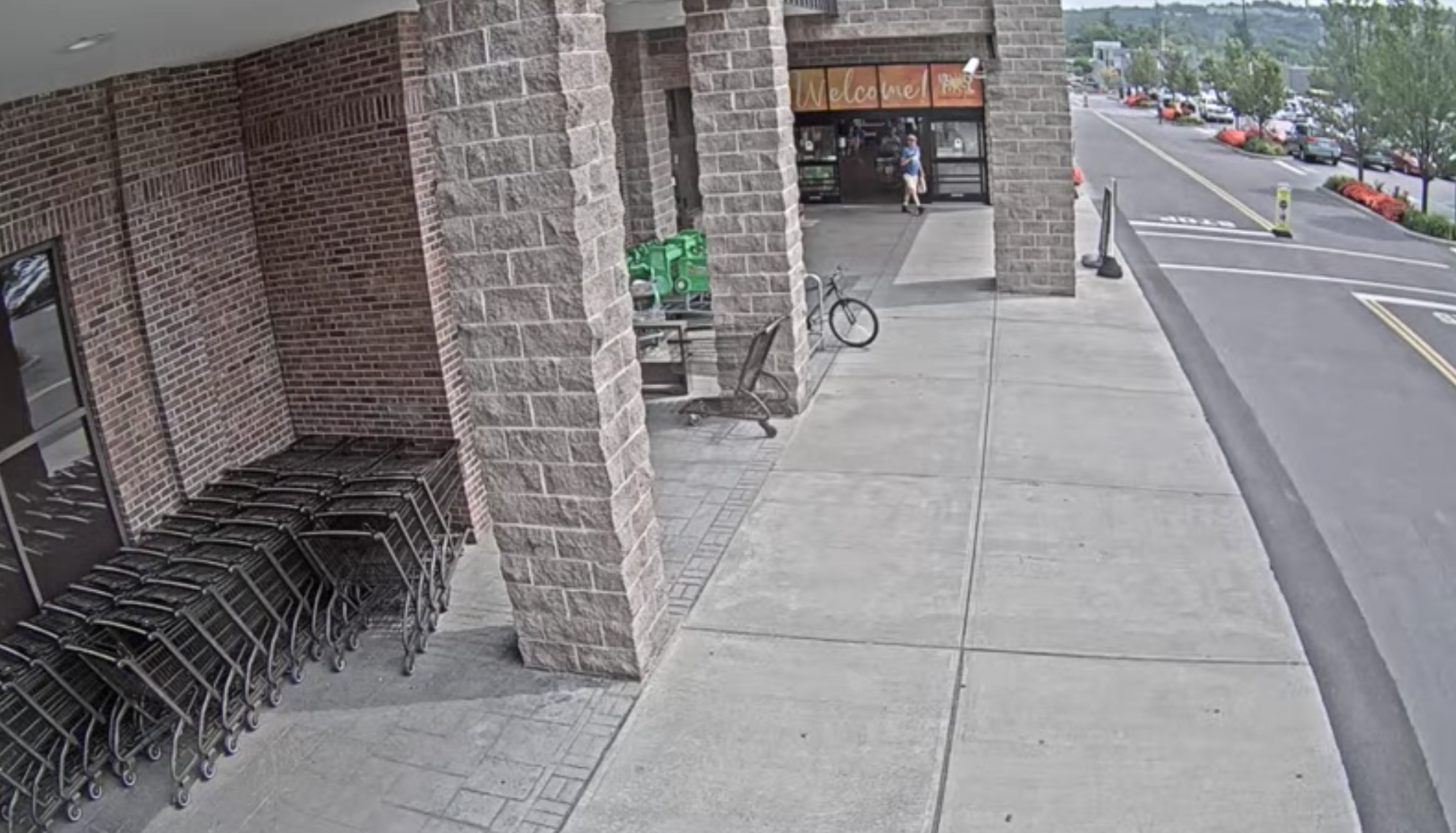 Wegmans Ithaca Grocery Live Webcam – Ithaca, New York