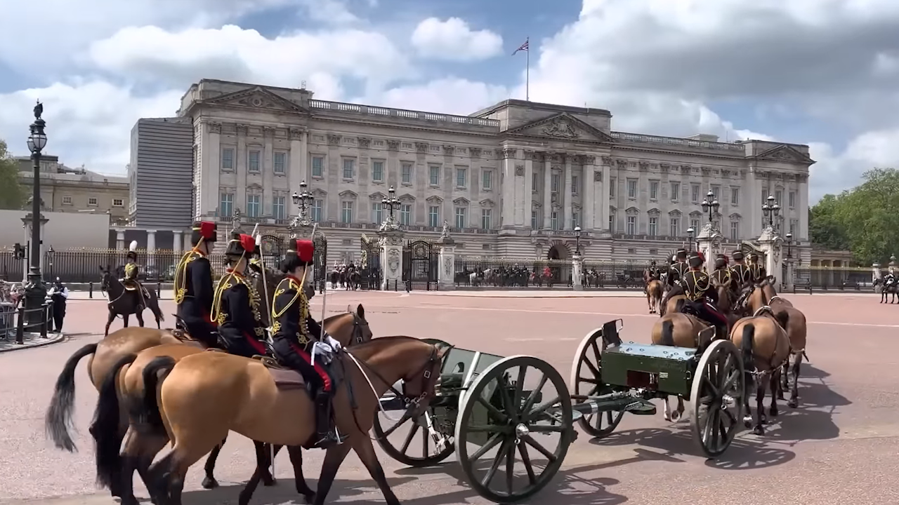 Buckingham Palace Webcam – London, England, UK
