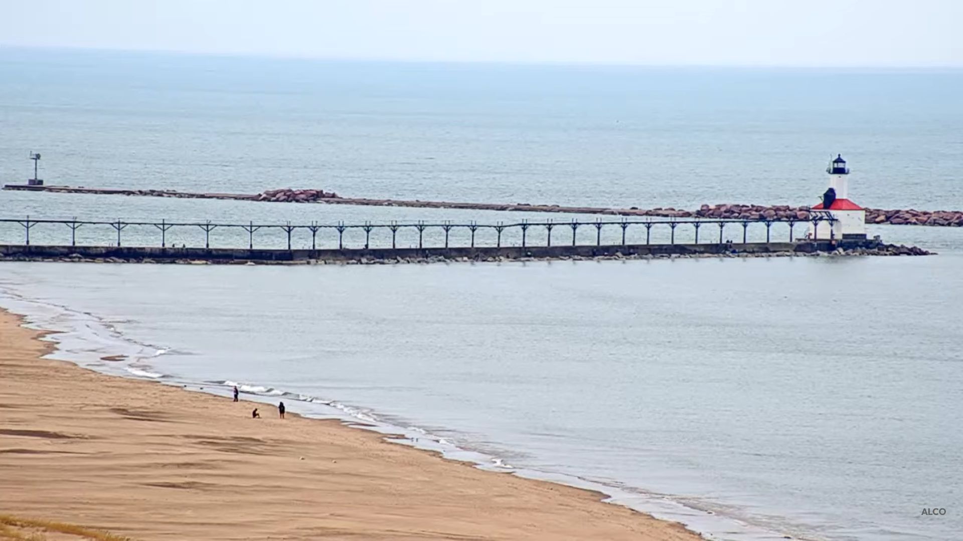 Michigan City Lighthouse East Pierhead Live Webcam | Indiana