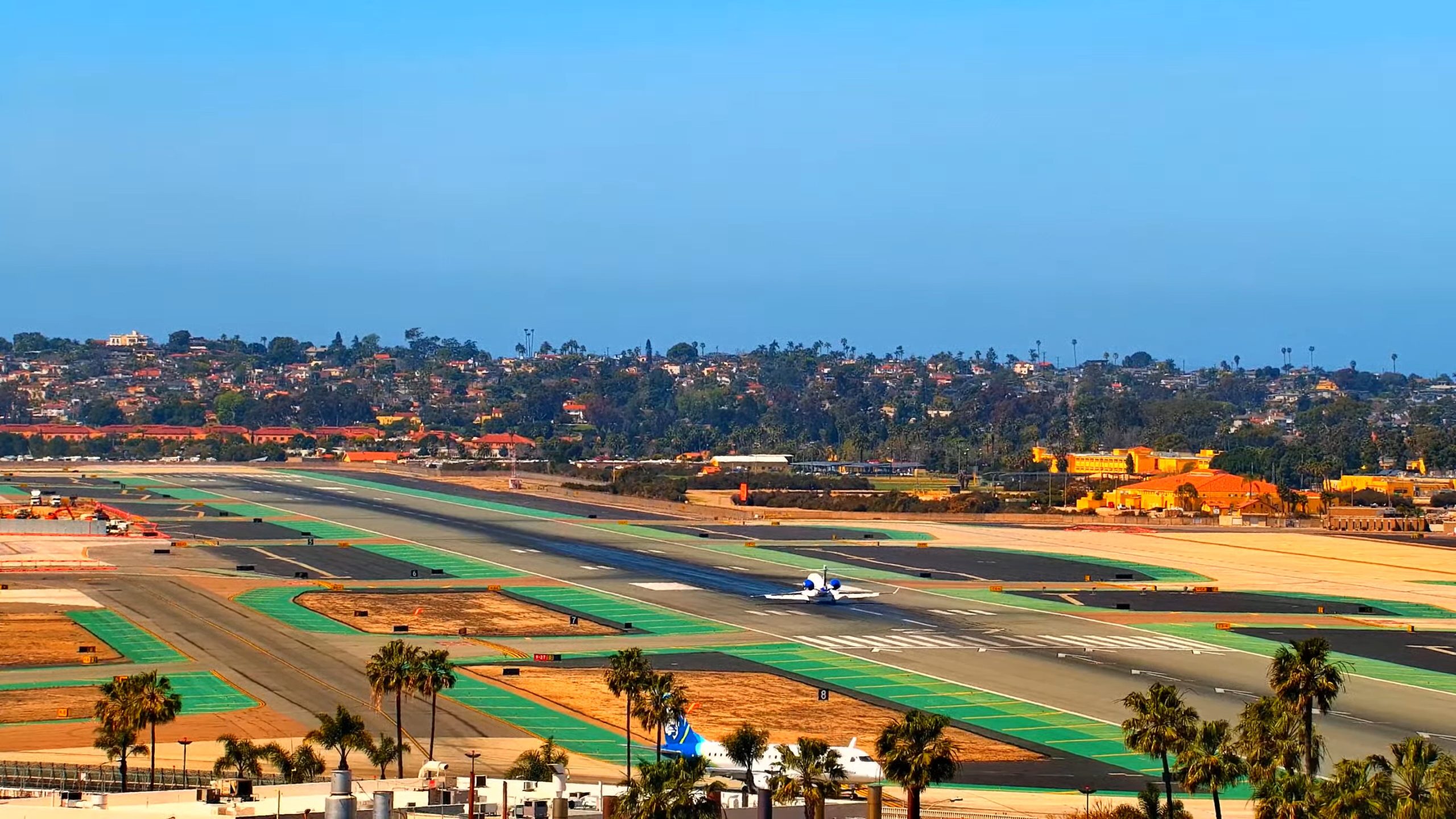San Diego Lindbergh Airport – Live Webcam facing the Bay