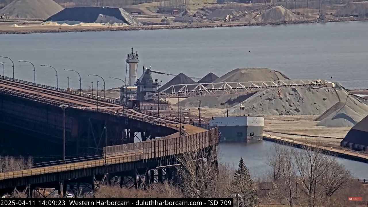 Western Duluth Harbor Live Webcam – Lincoln Park Middle School