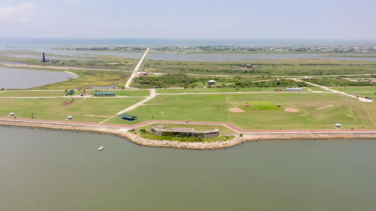 Live Webcam Port Bolivar, Texas – Fort Travis Park