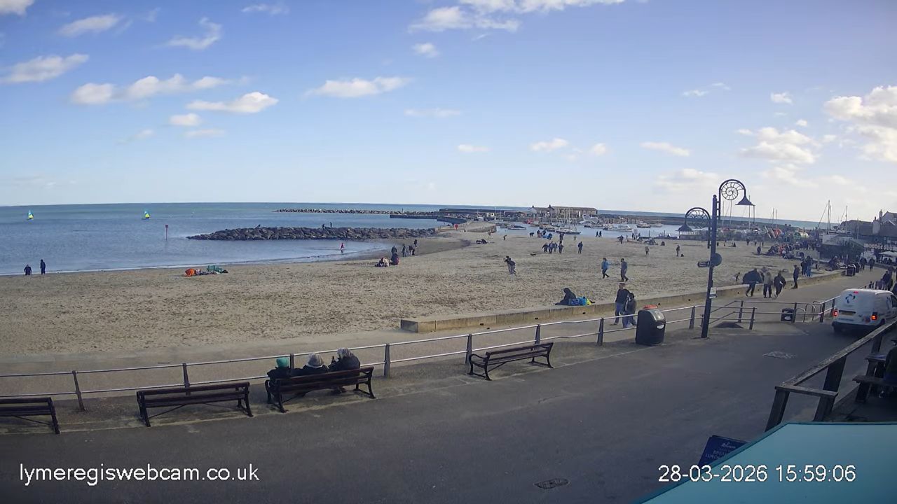SWIM Cafe Bar Live Webcam – Lyme Regis, England, UK